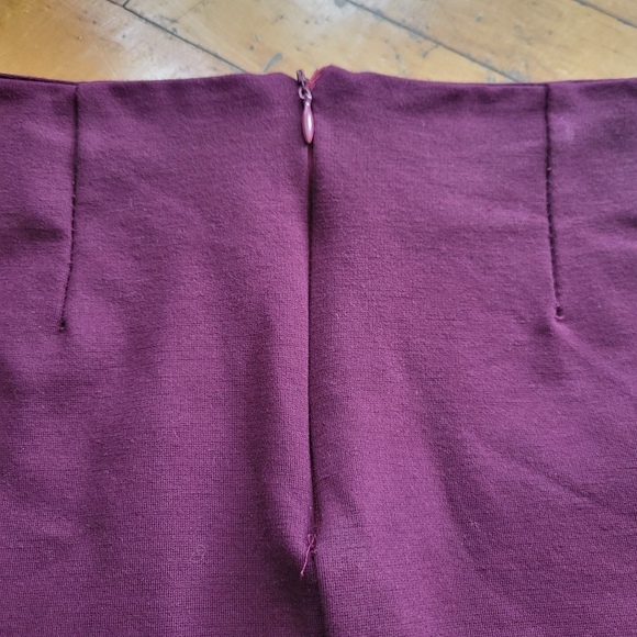 Chic Women's Pencil Skirt in Deep Purple - Picture 3 of 4